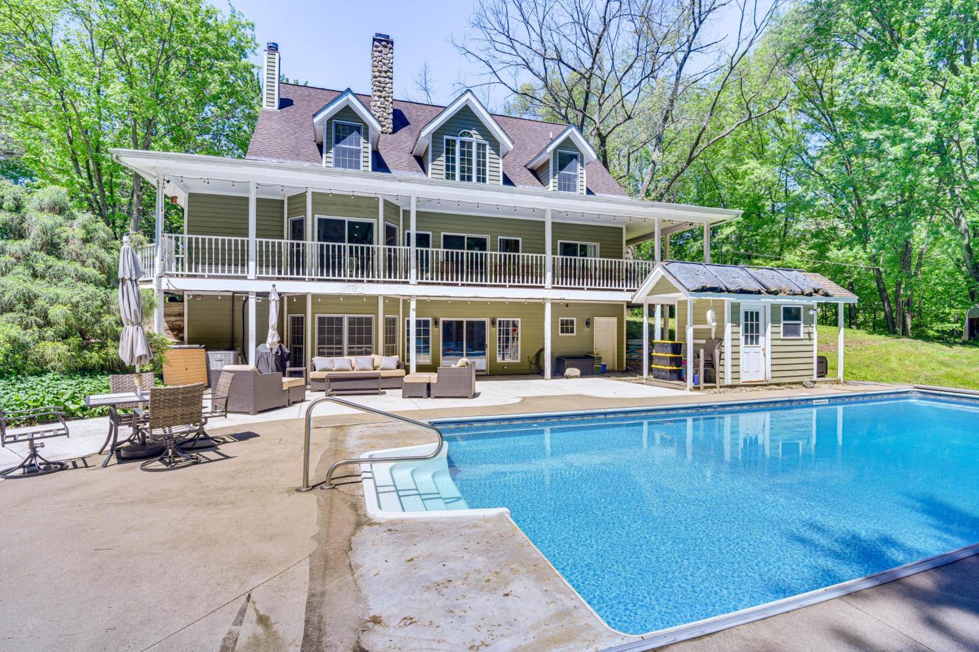 Huge Family Home With Pool - 13 Mi To Lake Michigan! La Porte Exterior foto
